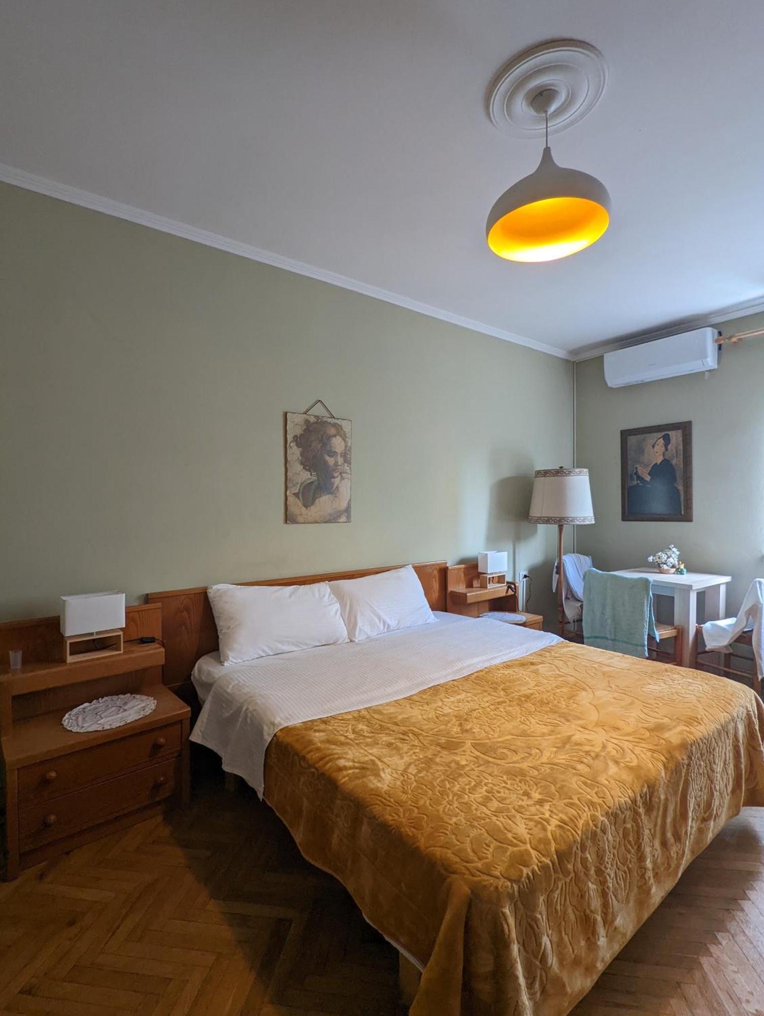 Vintage Apartment In Center Tirana Exterior foto